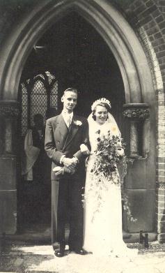 The marriage of Joyce Ethel MARFLEET and Richard HEAD.