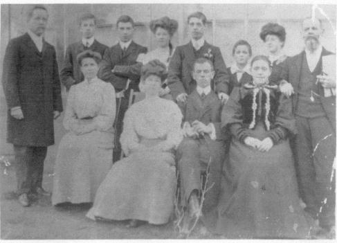 The marriage of Charles Andrews MARFLEET and Edith HEPWORTH. (31.4KB)
